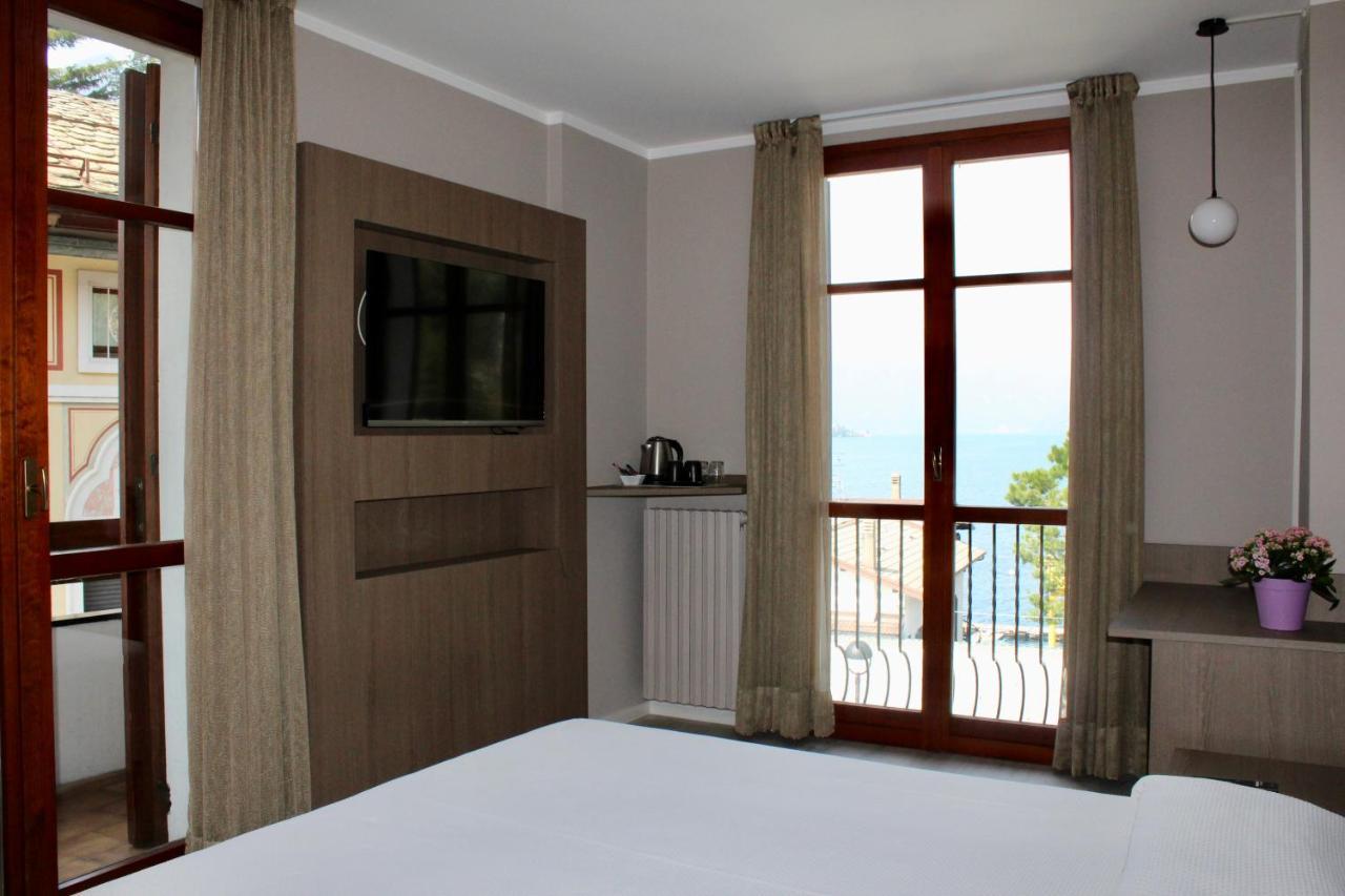 Hotel Ristorante Vapore Faggeto Lario Exterior photo